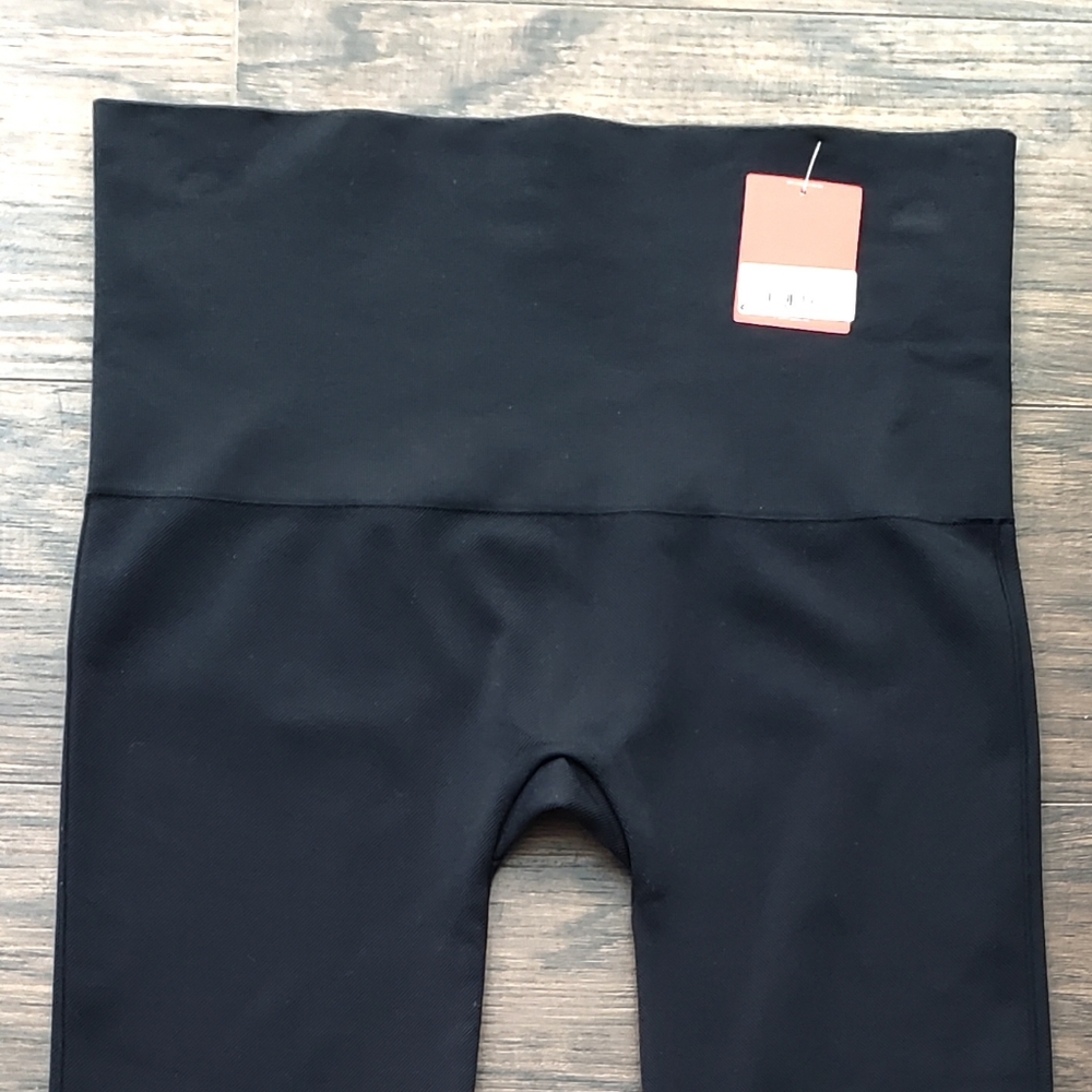 NWT Spanx High Waist Cropped Seamless Look At Me Now Leggings Black Plus Sz 1X - Picture 7 of 14